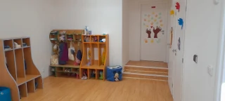 Fotka předsíně kde se deti z detské skupiny převlékají